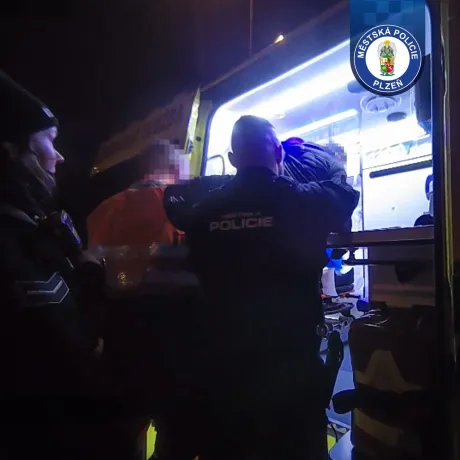 Návrat domů a nečekaný nález u dveří