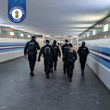 Noční akce Centrum pokračuje, strážníci v Plzni znovu vyrazili do ulic