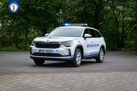 Služebna celoměstských činností si převzala klíče od nového služebního vozu