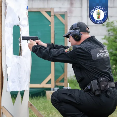 Plzeň znovu hostila střelecký souboj městských policií. O pohár velitele MP Plzeň bojovalo 52 střelců
