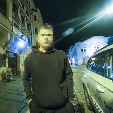 Noční kontrola na náměstí odhalila cizince s nelegálním pobytem