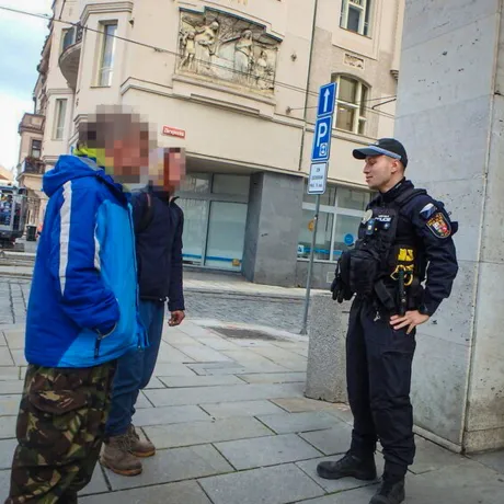 Procházka městem skončila pro ženu na policejním oddělení