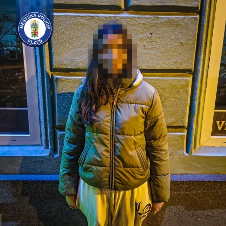 Tři desítky minut, dvě různá místa a dva hledaní nezletilí