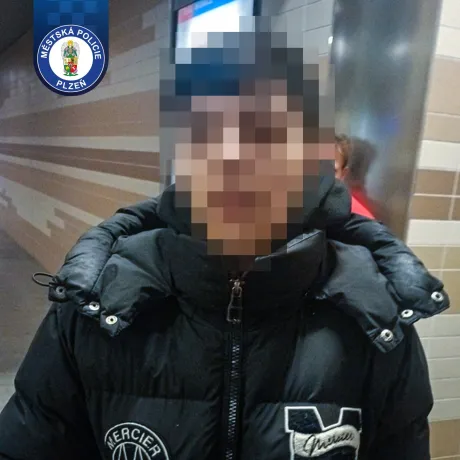 Hledaný se snažil strážníky oklamat cizí identitou   