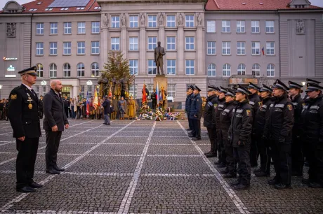 „Tak slibujeme“. Dvacet jedna nových strážníků složilo slavnostní slib