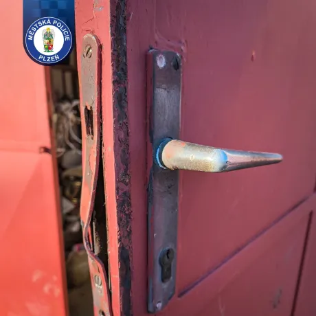 Kontrola řadových garáží v ulici Na Vyhlídce odhalila víc, než jsme chtěli