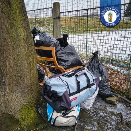 Strážnici odhalili původce černé skládky