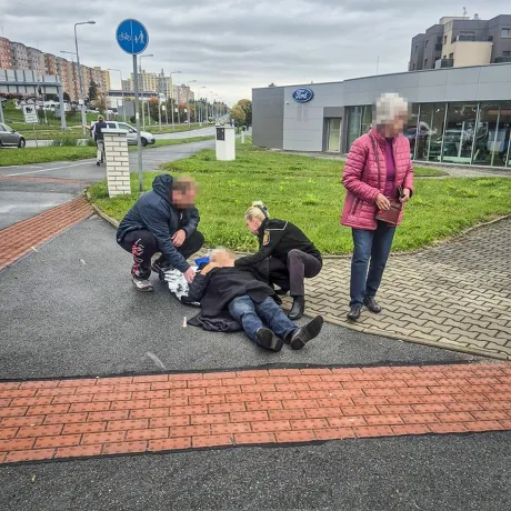 Cestou na besedu pomohly preventistky kolabujícímu seniorovi