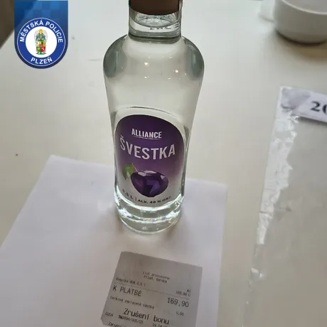 Zdravotní kolaps muže zadrženého po krádeži v obchodě