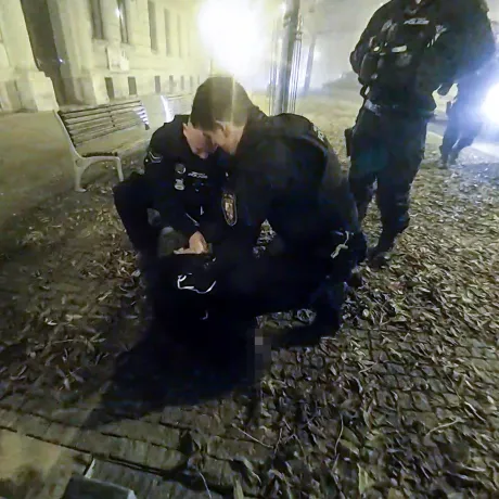 Z lavičky na záchytku