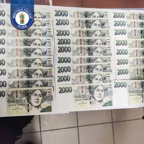 Poctivý železničář odevzdal kabelku s desítkami tisíc korun