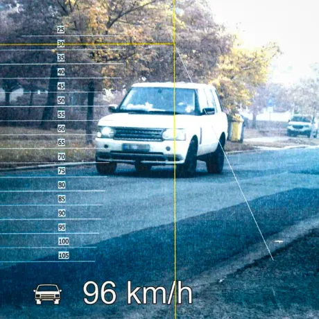 „Já vím, že jsem to udělal…“ přiznal mladý řidič po naměření 93 km/h v Heyrovského ulici
