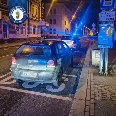 „Jen na minutku“ v zastávce MHD odhalilo mnohem víc