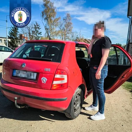 Chvíle nepozornosti a řidička měla mnohem větší problém