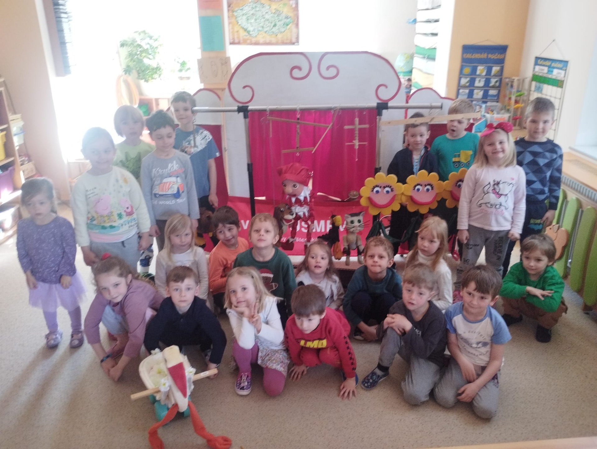 Divadlo Úsměv " Na jaře čáp jede v kočáře"