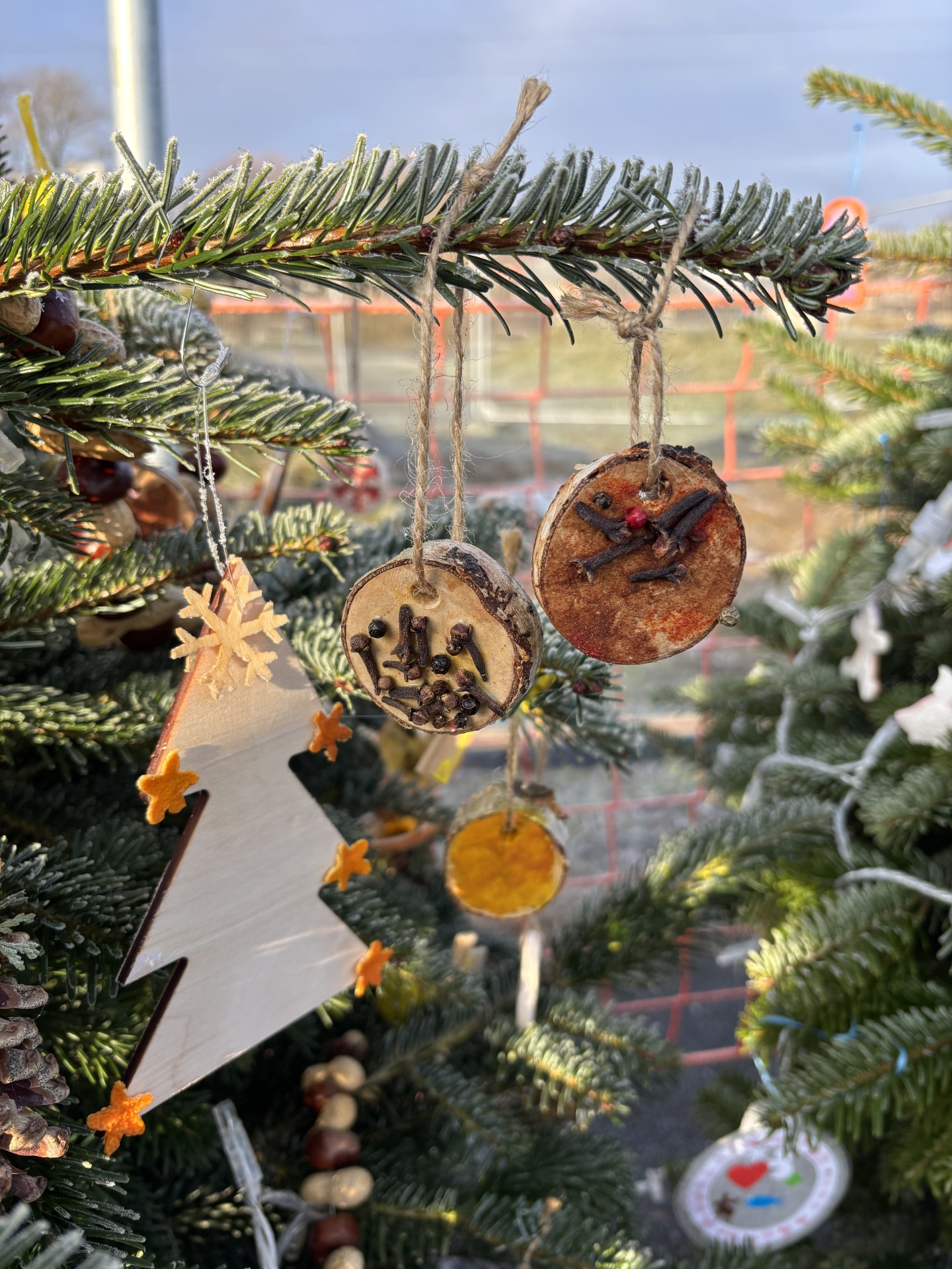 Zdobení stromečku ve Škodaparku