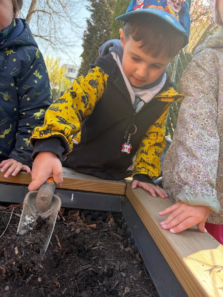 Motýlci sázejí papriky a dýně