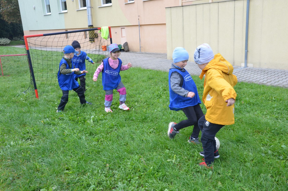 Společně florbalujeme