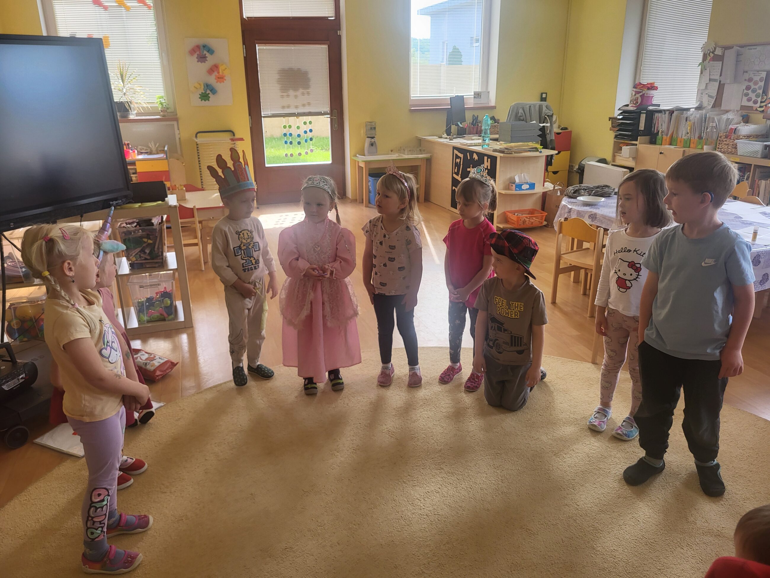 Princeznička na bále, poztrácela korále...Ferdové