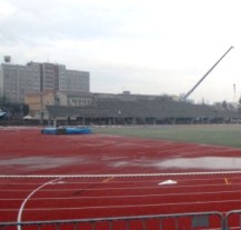 Práce na stavbě druhé etapy atletického stadionu pokračují
