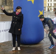 Juniorský maraton na náměstí Republiky odstartovala radní Irena Rottová