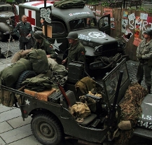 Fandové vojenské historie vezou z Plzně kapitulaci německému maršálovi