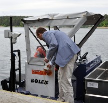 Speciální loď Bolek pomůže s likvidací rostlin v boleveckých rybnících