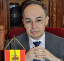 Španělský velvyslanec předal maturitní vysvědčení prvním absolventům česko-španělské třídy