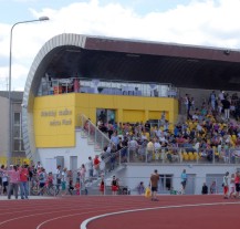 Na slavnostním otevření nového atletického stadionu se sešli Jarmila Kratochvílová, Imrich Bugár a Jiřina Ptáčníková