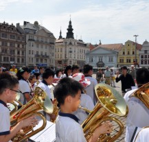 Školní dechový orchestr z Číny zahrál na náměstí Republiky