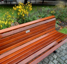 Regensburg věnoval Plzni lavičku