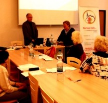 Absolventi kurzu finanční gramotnosti převzali osvědčení