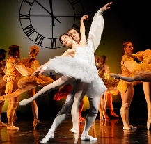 První baletní premiérou letošní divadelní sezóny je Popelka