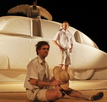 Inscenace Palubní deník Hanzelky a Zikmunda připomene slavné cestovatele