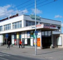 Deset klientů organizace POINT 14 pravidelně uklízí podchod u Centrálního autobusového nádraží