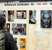 První letošní výstava ve Smetanových sadech je věnována legendárnímu cestovateli a plzeňskému rodákovi Miroslavu Zikmundovi