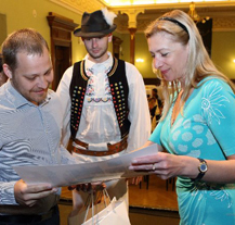 Účastníci Mezinárodního folklorního festivalu převzali pamětní listy