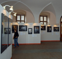 Výstava Doteky vzpomínek nabízí fotografie i básně