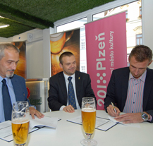 Plzeňský Prazdroj stvrdil spolupráci se společností Plzeň 2015 podpisem dohody