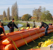Stavbu nových protipovodňových zábran si vyzkoušeli dobrovolní hasiči z Koterova
