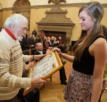 Žáci zaznamenali vzpomínky pamětníků v rámci projektu Příběhy našich sousedů