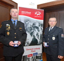 Primátor poděkoval státní i městské policii za Slavnosti svobody, ocenil velitele opatření