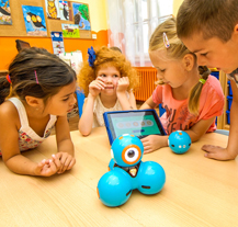 S výukou na plzeňské škole pomáhají roboti