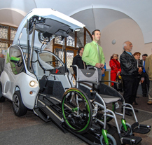 Práci světového automobilového designéra nabízí výstava na radnici