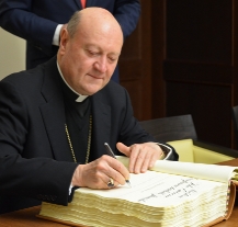 Primátor přijal kardinála Gianfranca Ravasiho, ten městu předal cennou pečeť