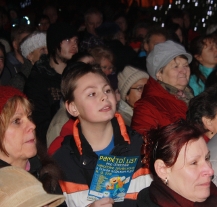 Náměstím zněly koledy, zapojilo se přes čtyři tisíce Plzeňanů