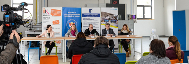 Foto: Tisková konference k Posviť si na budoucnost