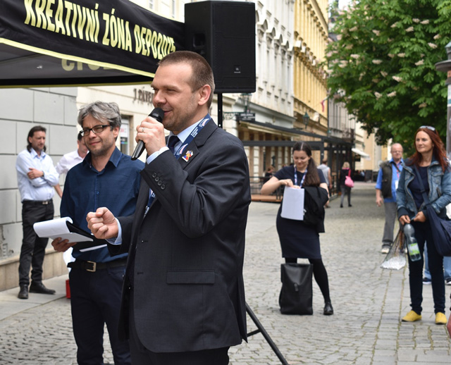 Muži generála Pierce - výstava ve Smetanových sadech