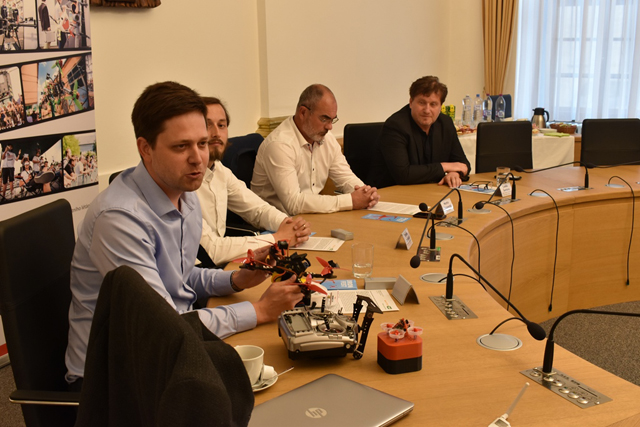 Nejlepší český pilot závodních dronů Jan Mittner (foto: M. Fialová)