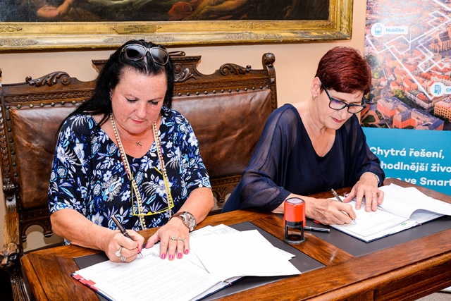 Podpis převodních smluv (foto: M. Pecuch)
